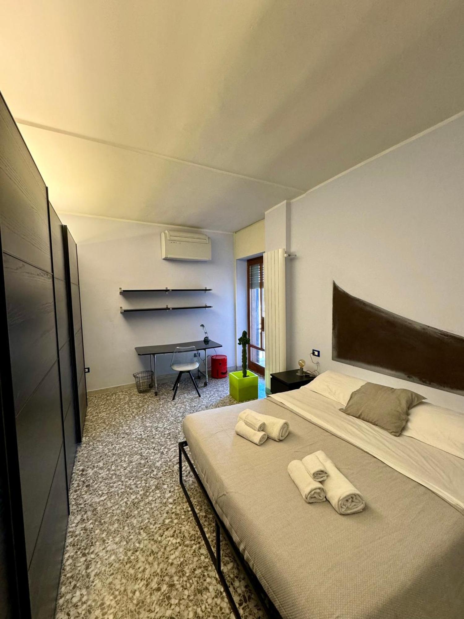 4 Balconi House- Appartamento Moderno A Lecce Exterior photo